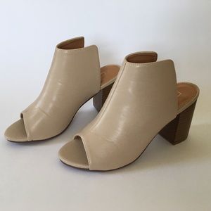 Yoki Stacked Sandal Size 9